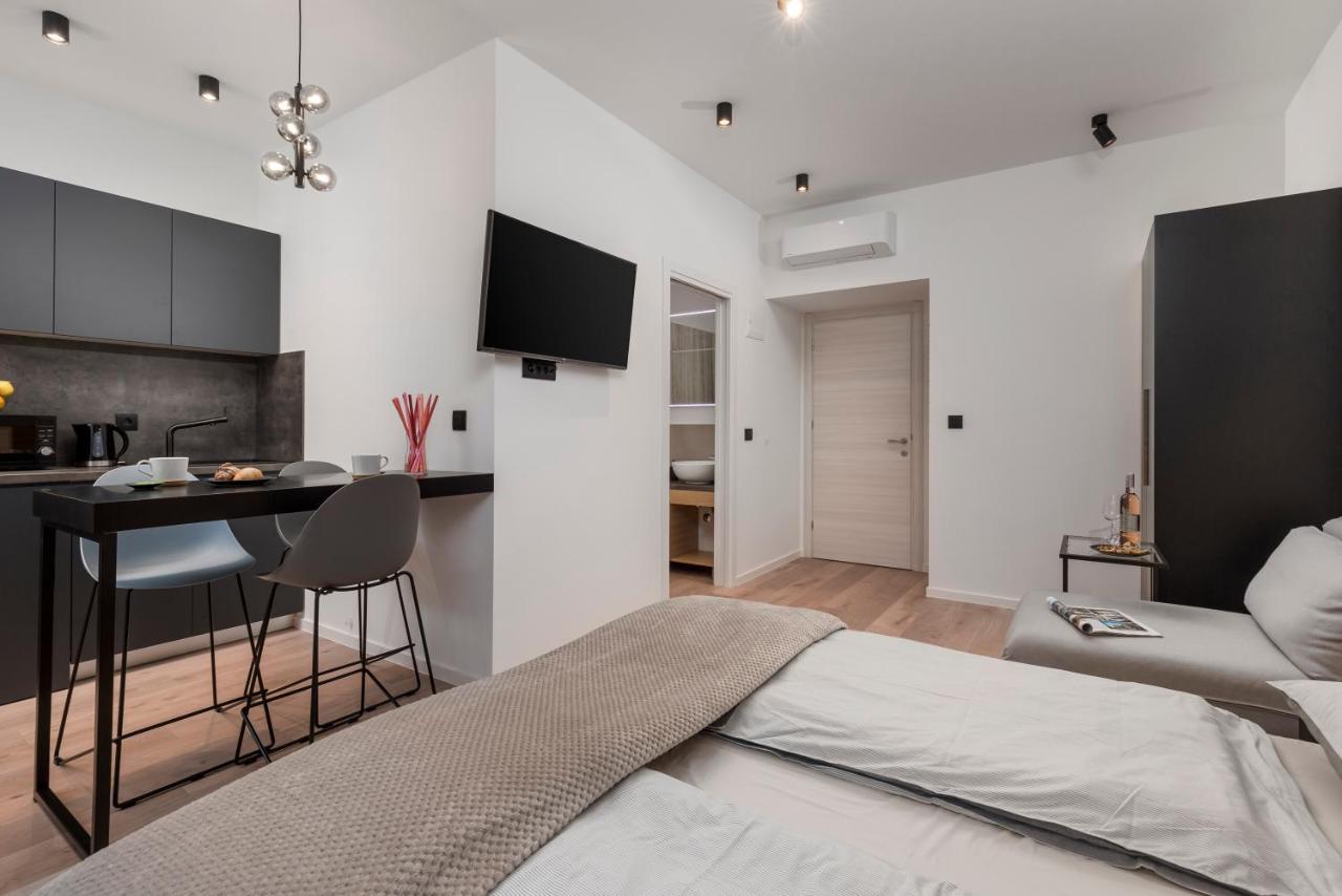 Deluxe Apartments "In The Center" Rijeka Exterior photo